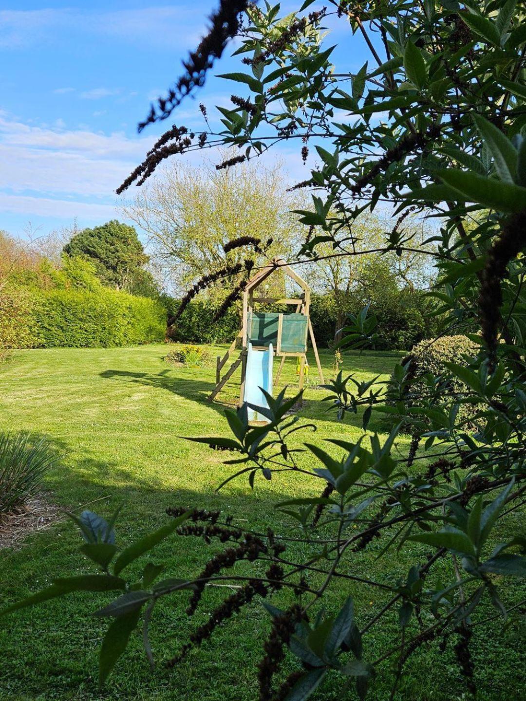 Le Clos Du Clocher Gueudecourt Exteriör bild