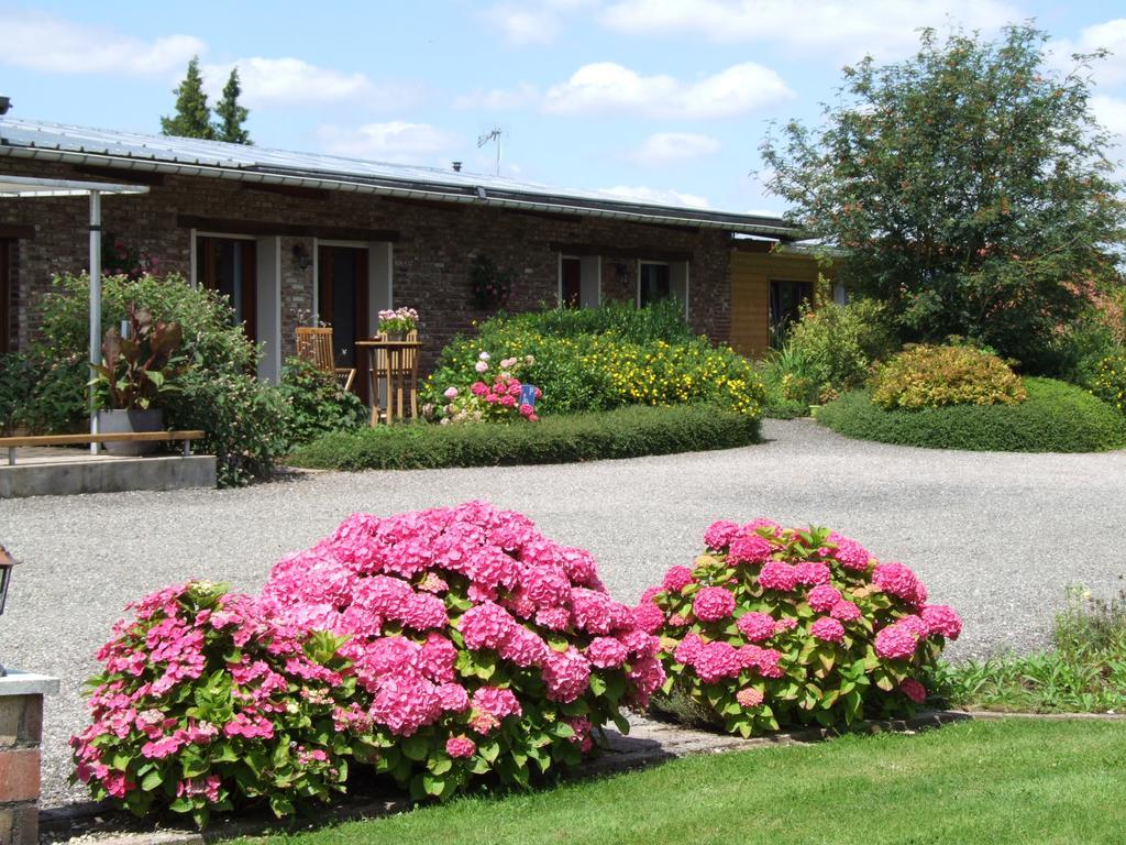 Le Clos Du Clocher Gueudecourt Exteriör bild